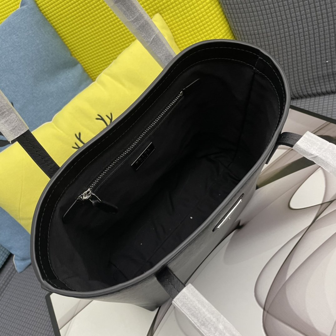 送料無料 Prada プラダ  バッグ 実物の写真 スーパーコピーバッグN品代引き対応国内発送後払い安全必ず届く信用できるサイト