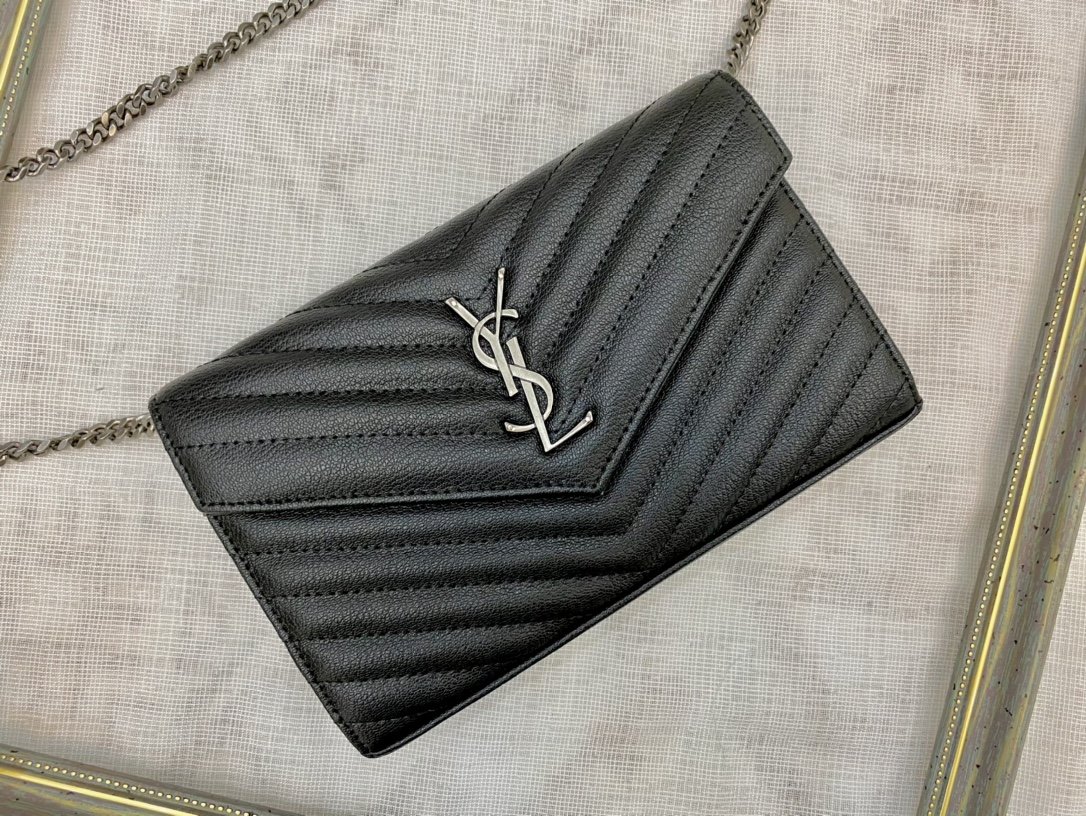 スーパーコピー代引き対応 YSL イヴサンローラン バッグ 実物の写真 N品後払い国内発送送料無料安全必ず届く信用できるサイト