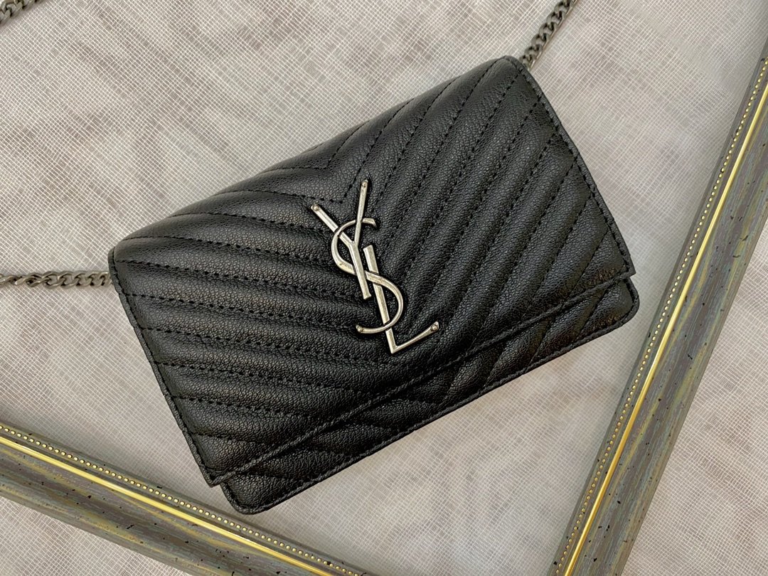 スーパーコピー代引き対応 YSL イヴサンローラン バッグ 実物の写真 N品後払い国内発送送料無料安全必ず届く信用できるサイト