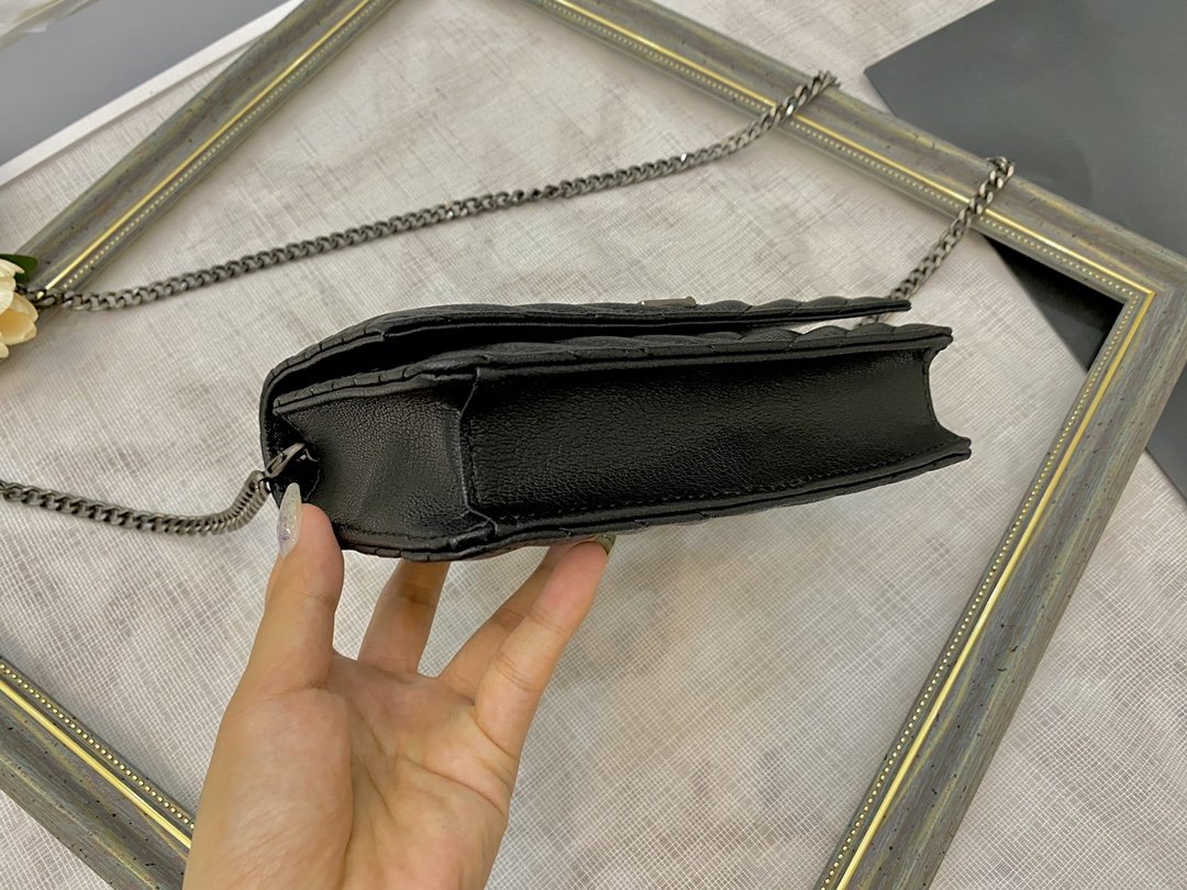 スーパーコピー代引き対応 YSL イヴサンローラン バッグ 実物の写真 N品後払い国内発送送料無料安全必ず届く信用できるサイト