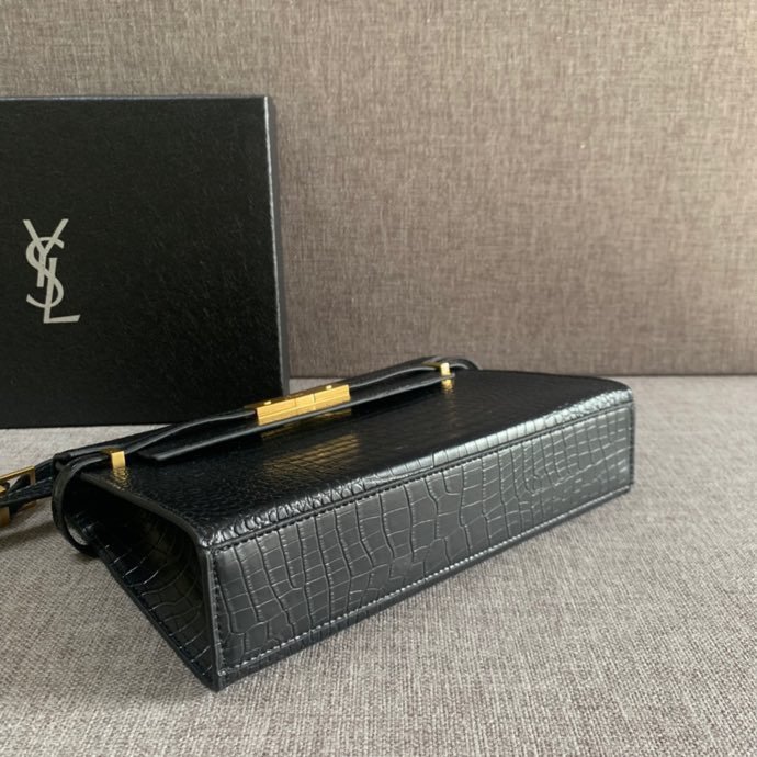 スーパーコピー代引き対応 YSL イヴサンローラン バッグ 実物の写真 N品後払い国内発送送料無料安全必ず届く信用できるサイト