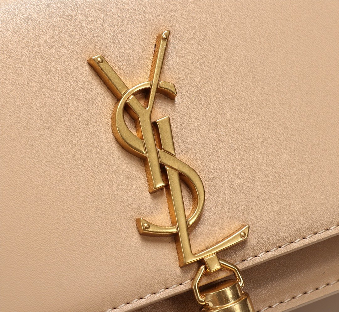スーパーコピー代引き対応 YSL イヴサンローラン バッグ 実物の写真 N品後払い国内発送送料無料安全必ず届く信用できるサイト