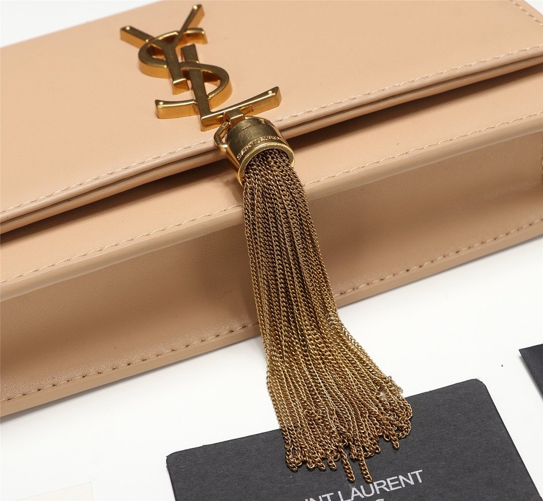 スーパーコピー代引き対応 YSL イヴサンローラン バッグ 実物の写真 N品後払い国内発送送料無料安全必ず届く信用できるサイト