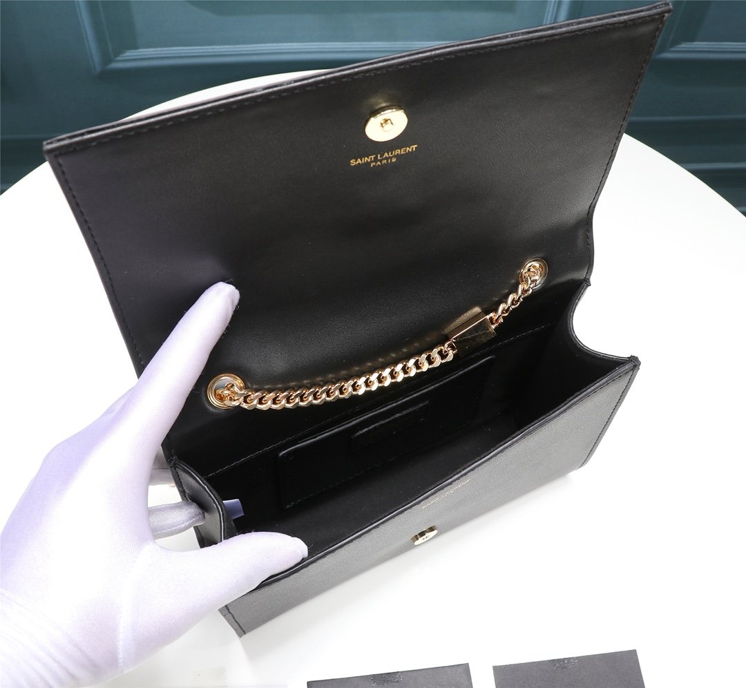 スーパーコピー代引き対応 YSL イヴサンローラン バッグ 実物の写真 N品後払い国内発送送料無料安全必ず届く信用できるサイト