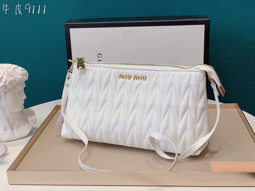 ばれない おすすめMIUMIU ミュウミュウ ショルダーバッグ レディース 実物の写真スーパーコピーバッグN品代引き対応国内発送後払い安全必ず届く人気サイト