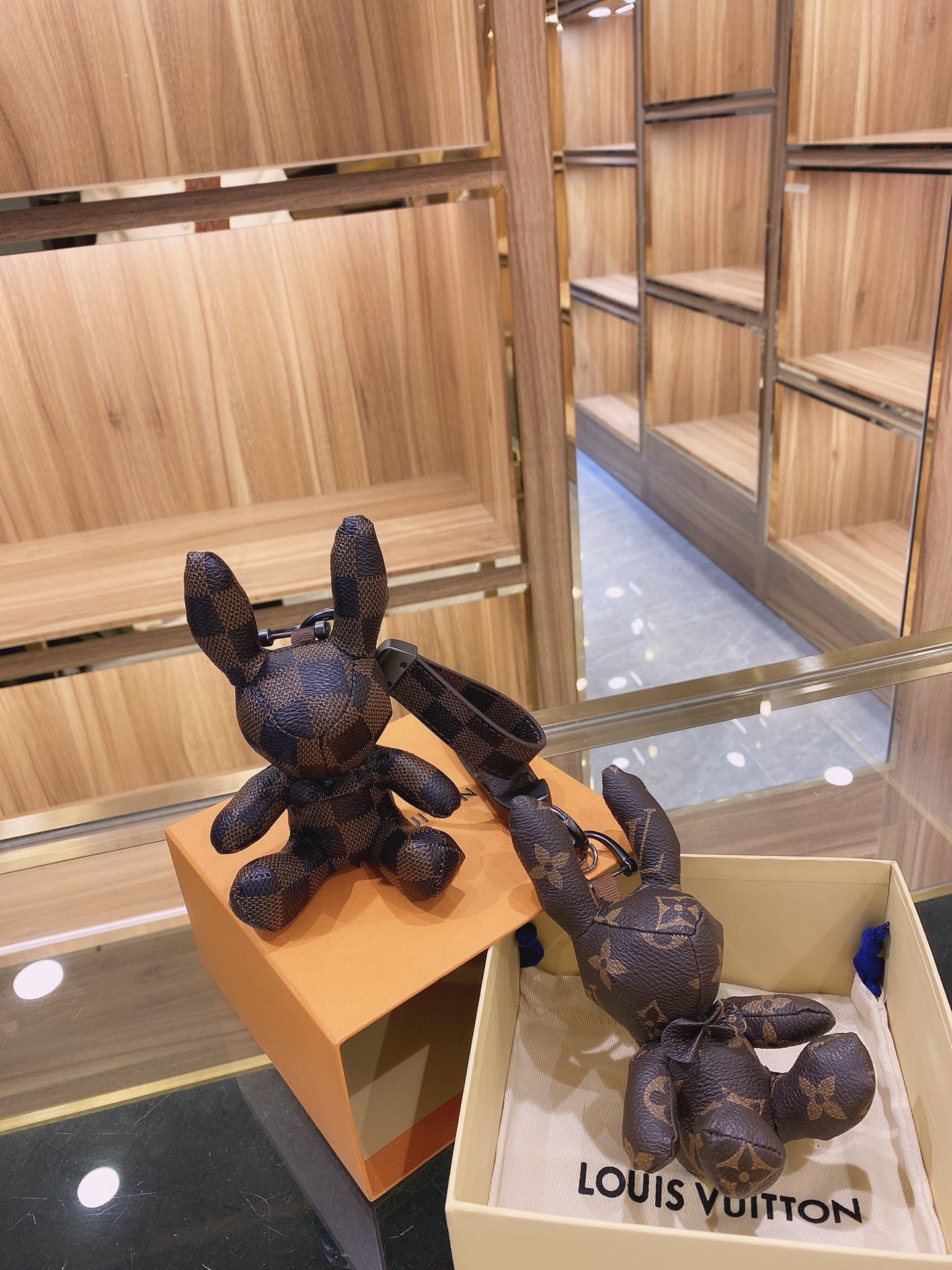 今年人気定番ルイヴィトン Louis Vuittonキーホルダー実物の写真スーパーコピーN品代引き可能国内発送後払い安全必ず届く優良サイト