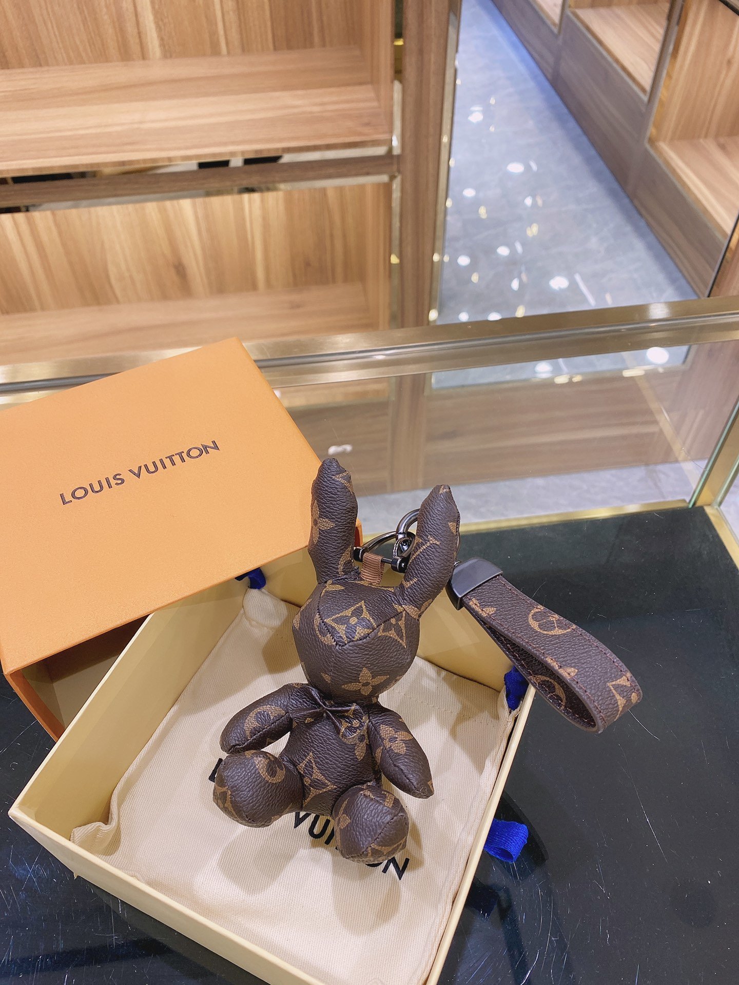 今年人気定番ルイヴィトン Louis Vuittonキーホルダー実物の写真スーパーコピーN品代引き可能国内発送後払い安全必ず届く優良サイト