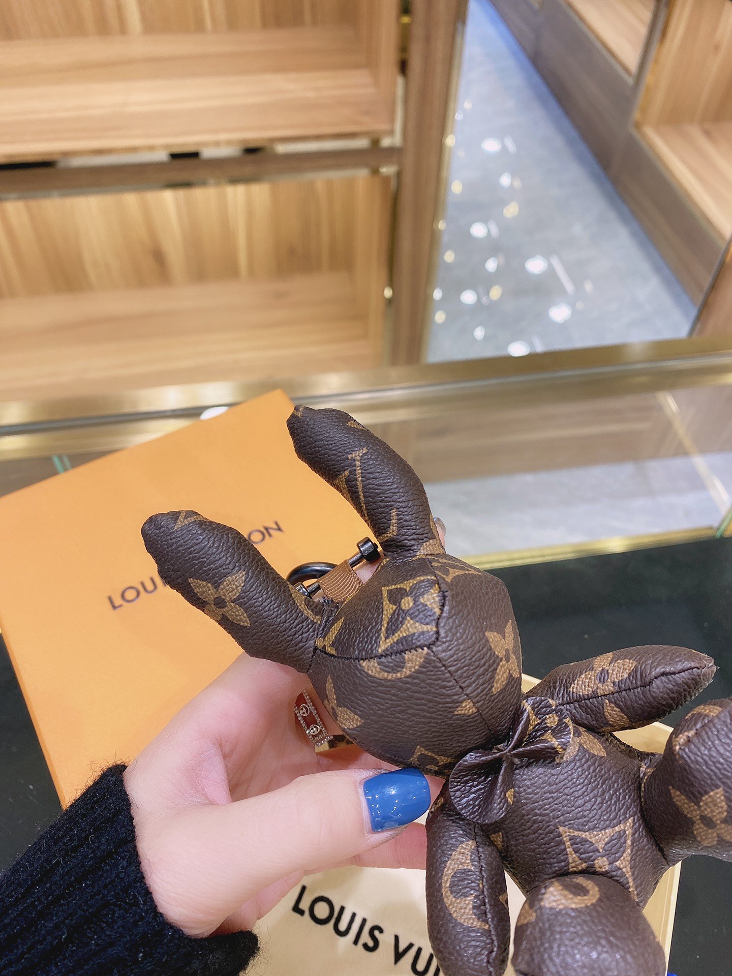 今年人気定番ルイヴィトン Louis Vuittonキーホルダー実物の写真スーパーコピーN品代引き可能国内発送後払い安全必ず届く優良サイト