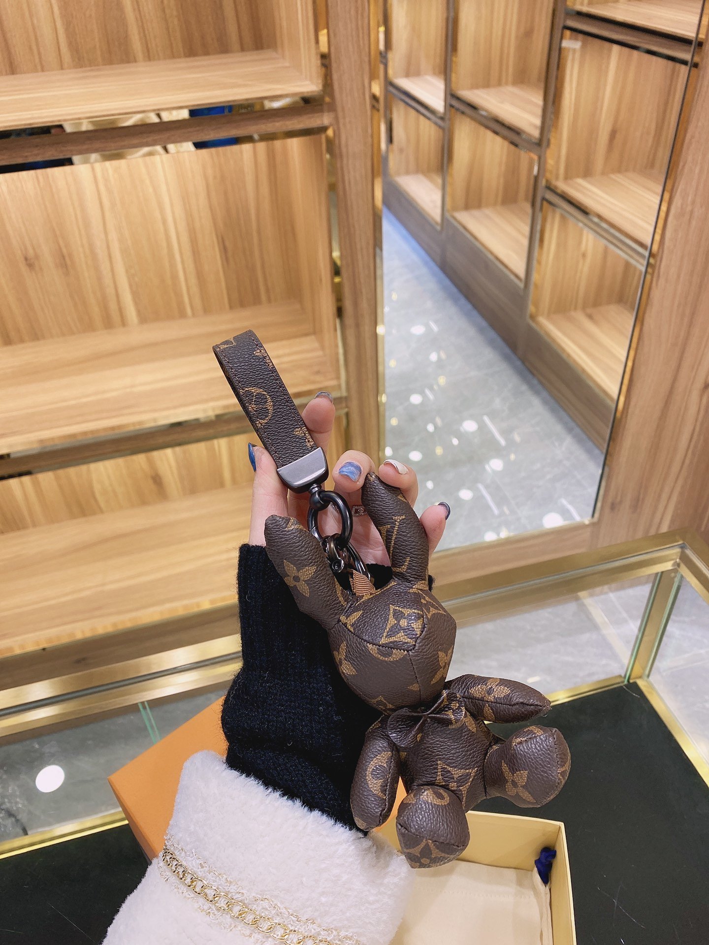 今年人気定番ルイヴィトン Louis Vuittonキーホルダー実物の写真スーパーコピーN品代引き可能国内発送後払い安全必ず届く優良サイト