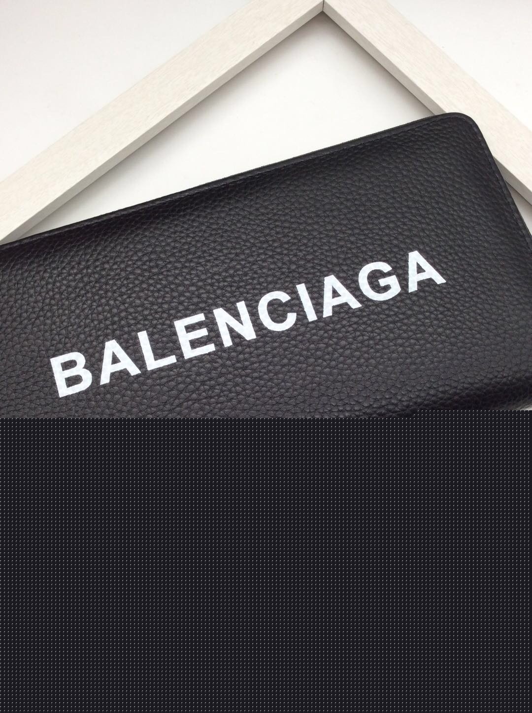 スーパーコピー後払い国内発送 Balenciaga バレンシアガ 長財布 実物の写真 N品代引き対応送料無料安全必ず届く信用できるサイト