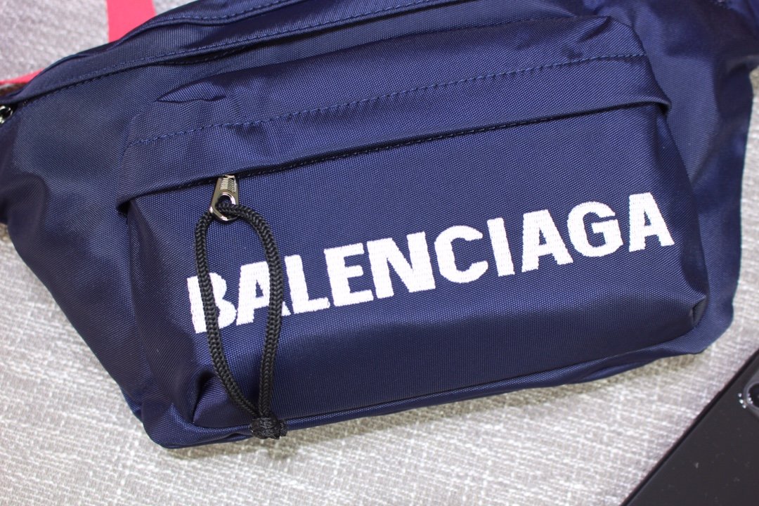 スーパーコピー後払い国内発送 Balenciaga バレンシアガ バッグ 実物の写真 N品代引き対応送料無料安全必ず届く信用できるサイト