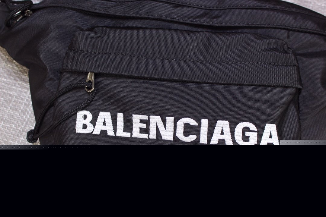 スーパーコピー後払い国内発送 Balenciaga バレンシアガ バッグ 実物の写真 N品代引き対応送料無料安全必ず届く信用できるサイト