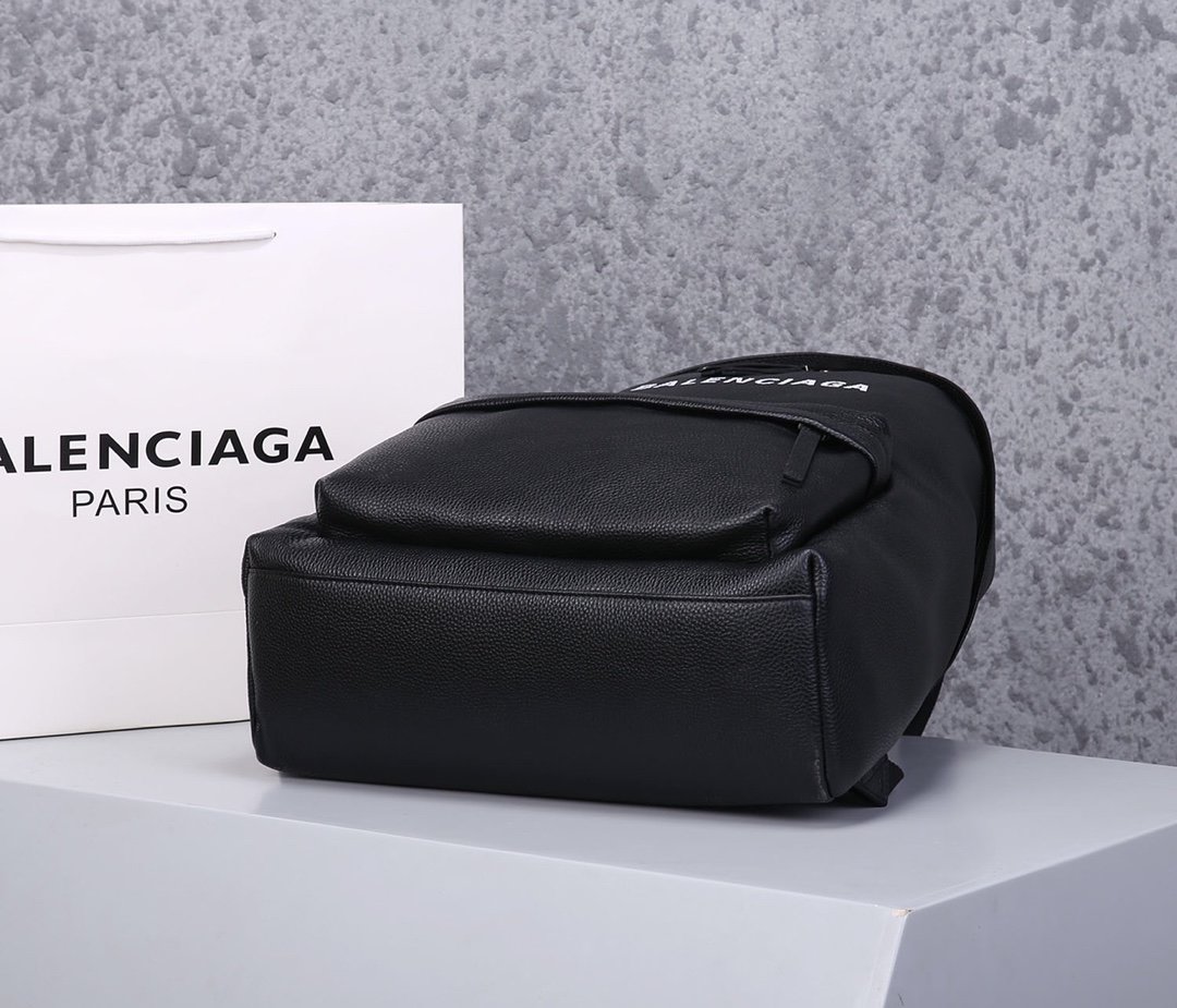 超スーパーコピー後払い国内発送 Balenciaga バレンシアガ バッグ 実物の写真 N品代引き対応送料無料安全必ず届く信用できるサイト