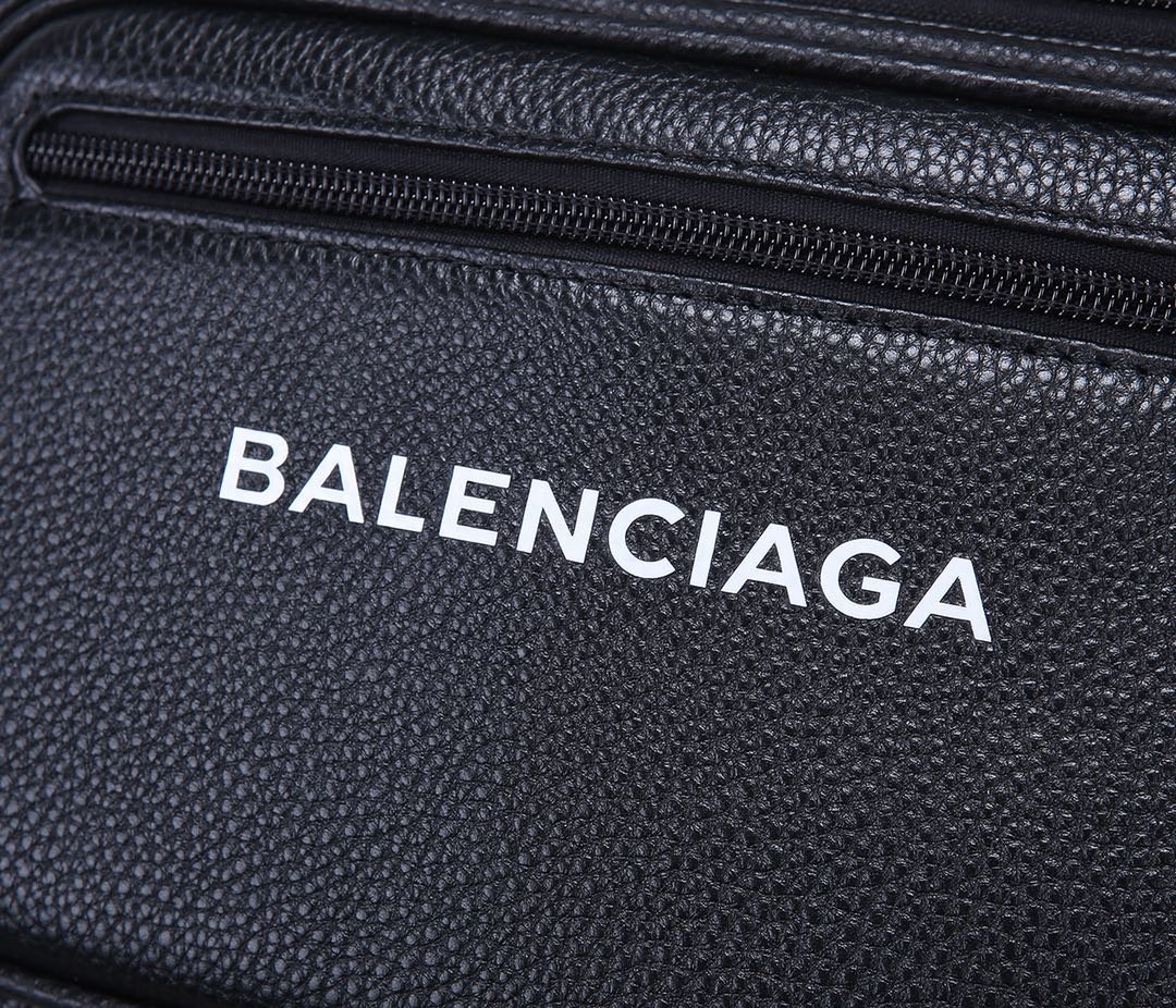 超スーパーコピー後払い国内発送 Balenciaga バレンシアガ バッグ 実物の写真 N品代引き対応送料無料安全必ず届く信用できるサイト