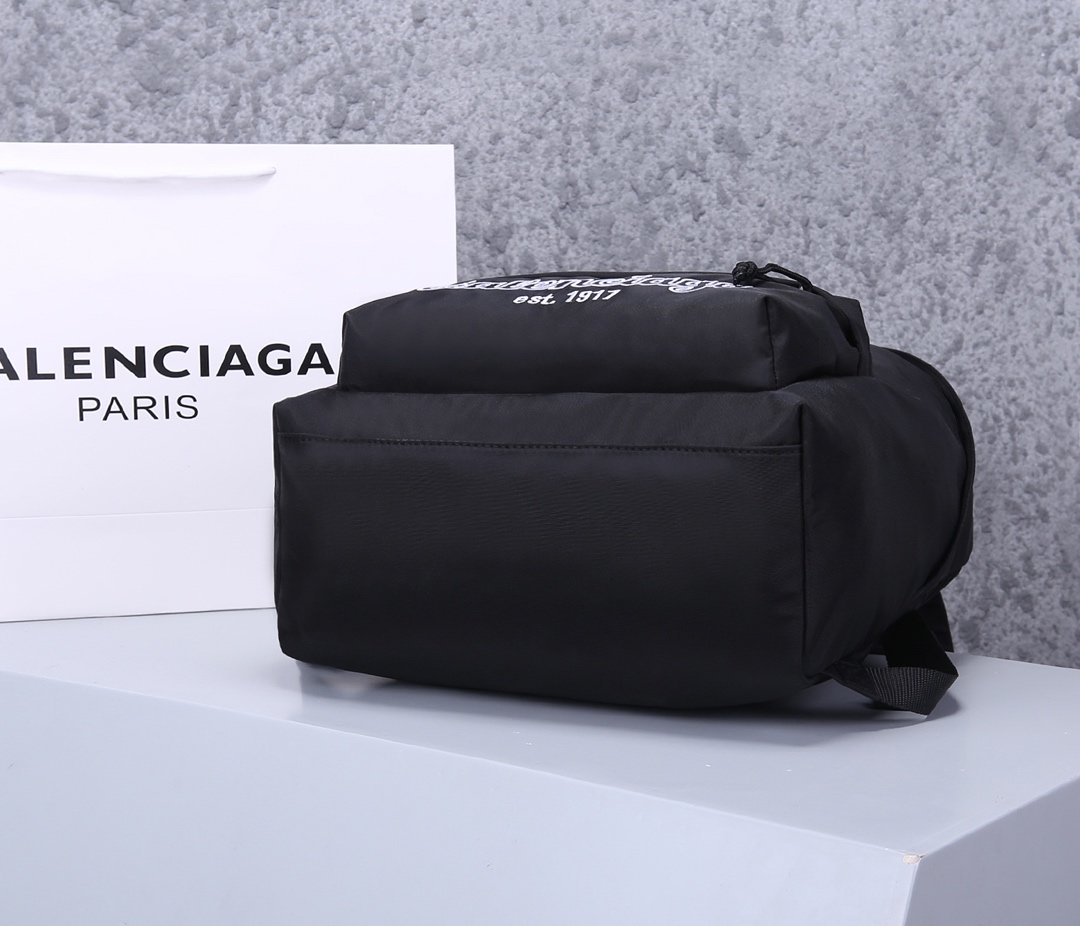 超スーパーコピー後払い国内発送 Balenciaga バレンシアガ バッグ 実物の写真 N品代引き対応送料無料安全必ず届く信用できるサイト