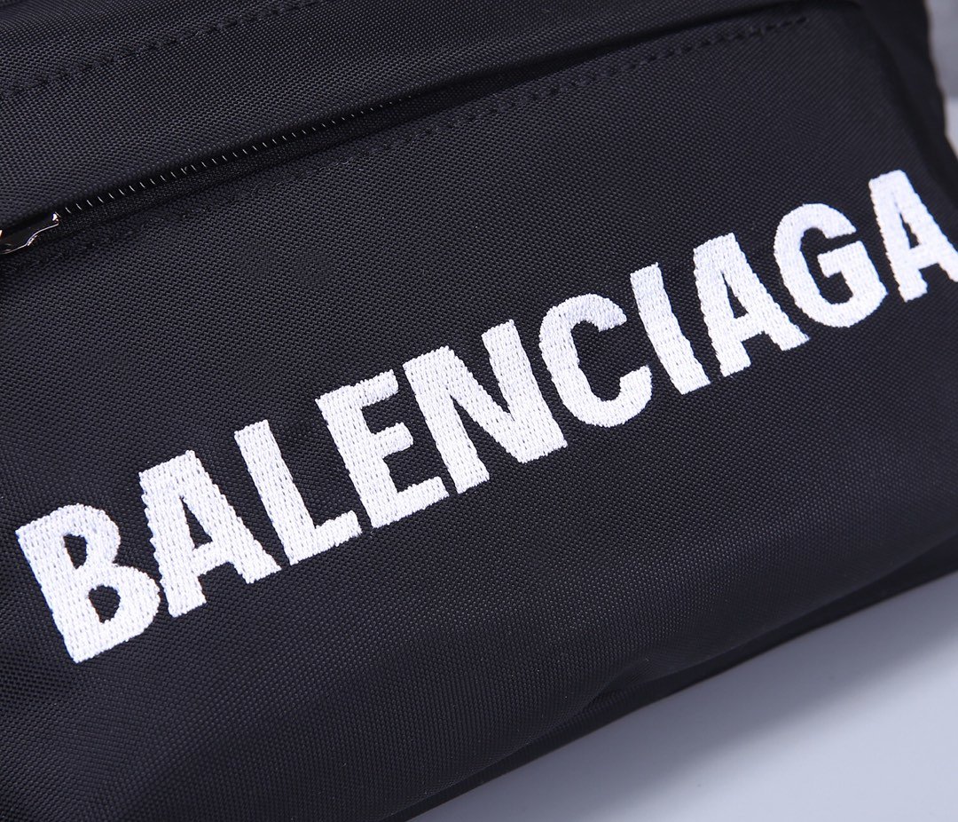 超スーパーコピー後払い国内発送 Balenciaga バレンシアガ バッグ 実物の写真 N品代引き対応送料無料安全必ず届く信用できるサイト