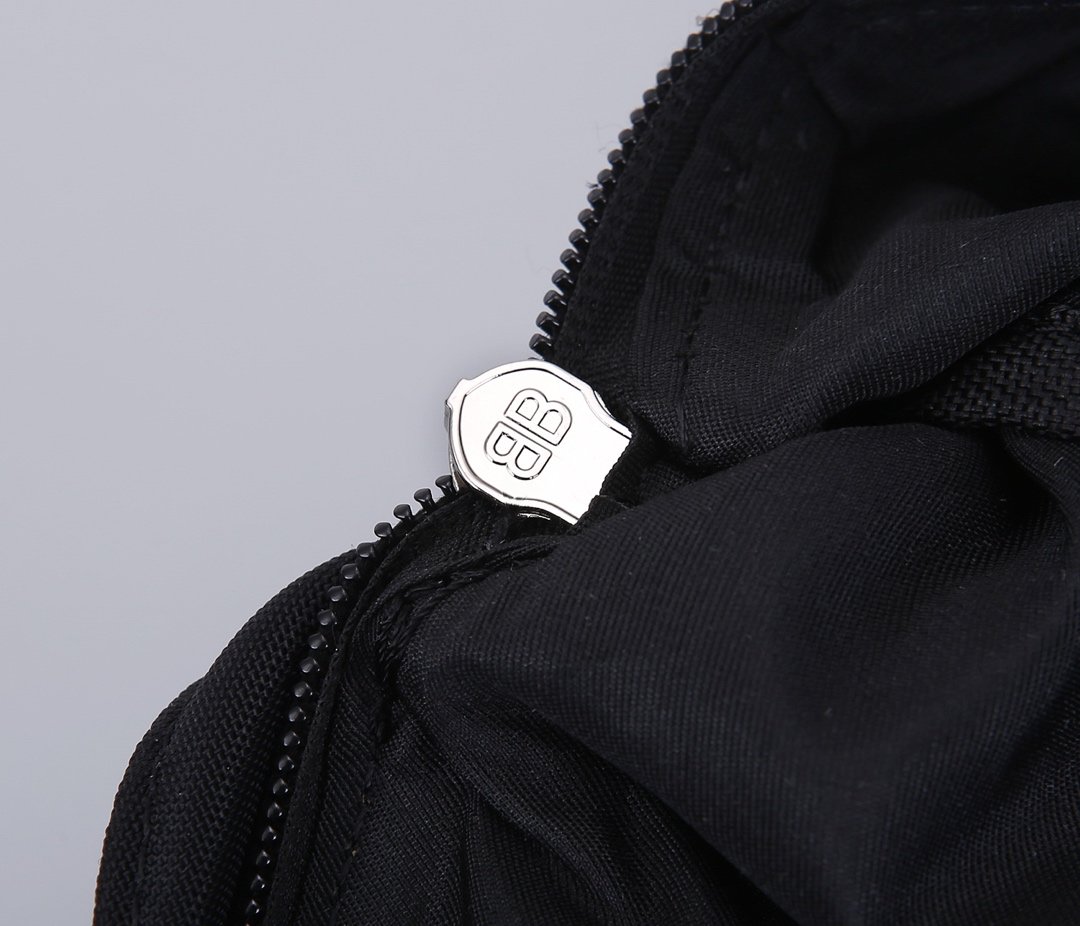 超スーパーコピー後払い国内発送 Balenciaga バレンシアガ バッグ 実物の写真 N品代引き対応送料無料安全必ず届く信用できるサイト