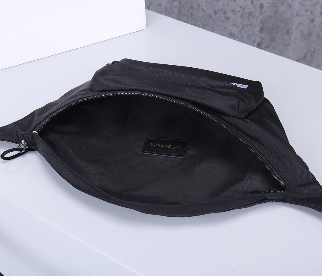 超スーパーコピー後払い国内発送 Balenciaga バレンシアガ バッグ 実物の写真 N品代引き対応送料無料安全必ず届く信用できるサイト