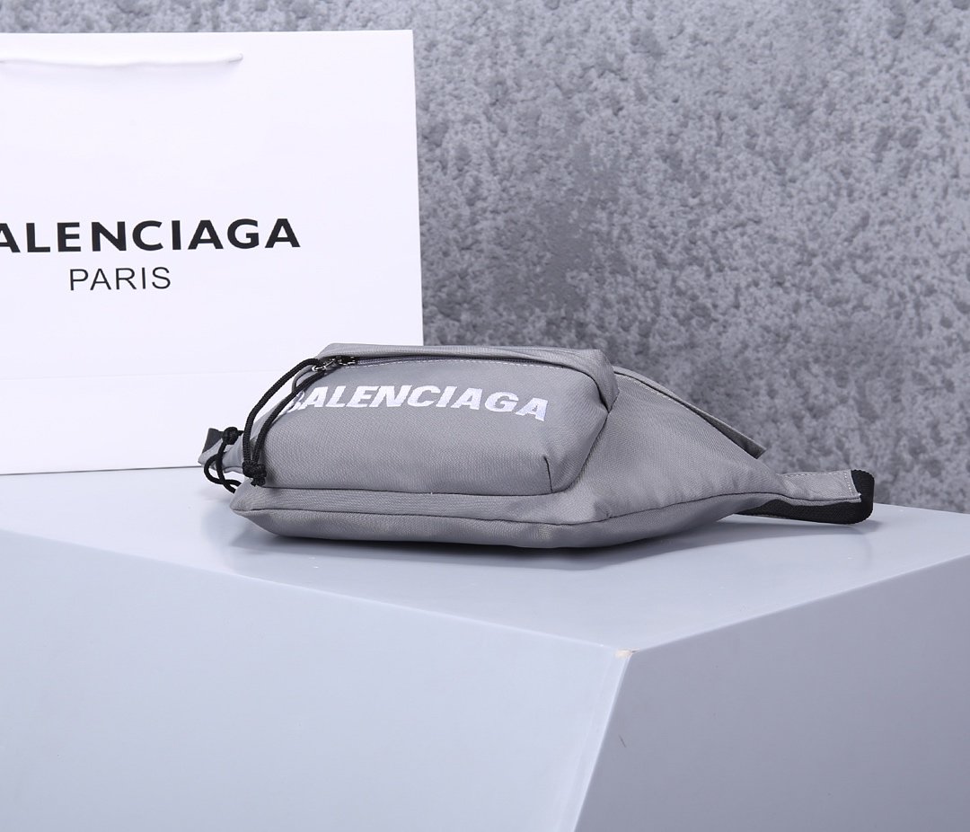 超スーパーコピー後払い国内発送 Balenciaga バレンシアガ バッグ 実物の写真 N品代引き対応送料無料安全必ず届く信用できるサイト