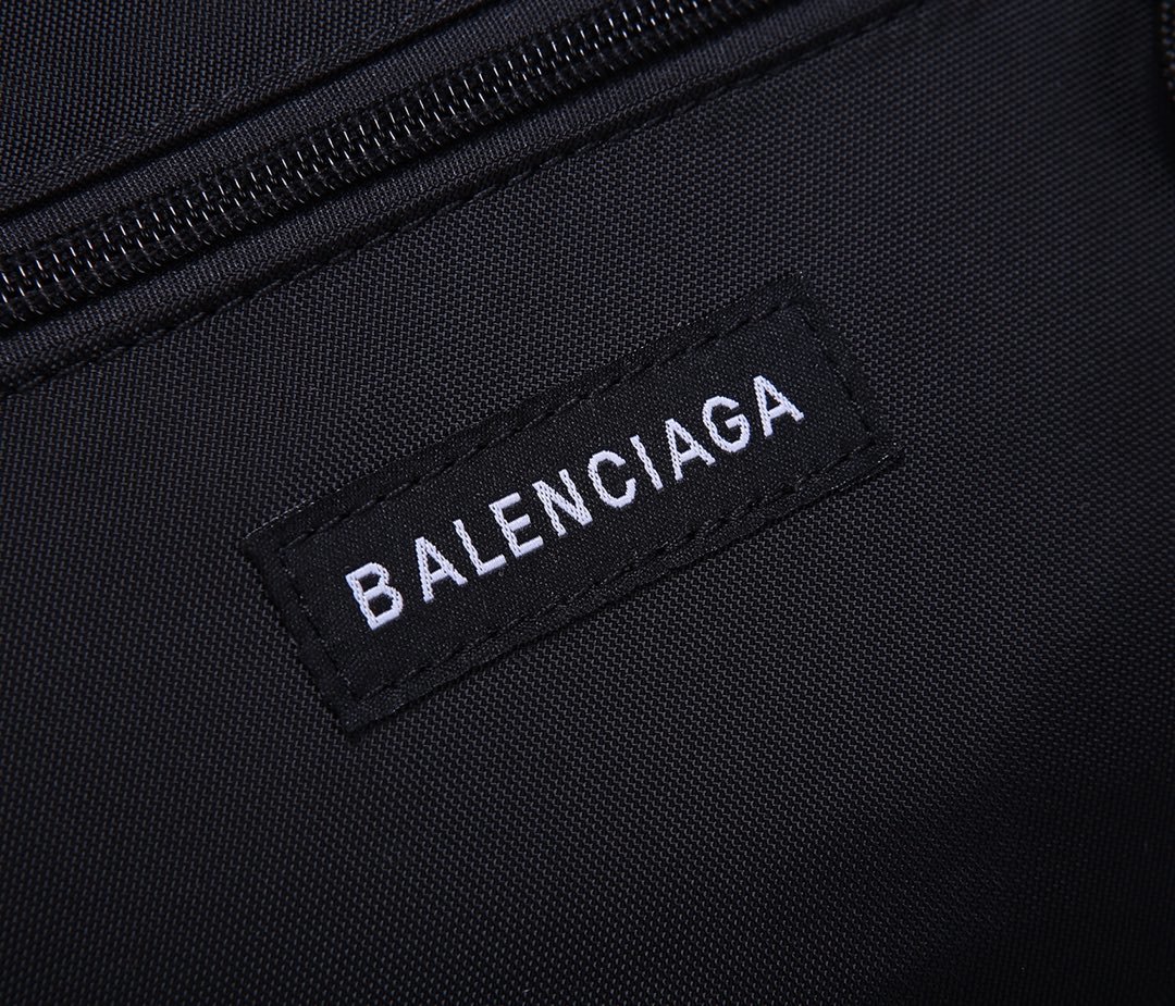 超スーパーコピー後払い国内発送 Balenciaga バレンシアガ バッグ 実物の写真 N品代引き対応送料無料安全必ず届く信用できるサイト