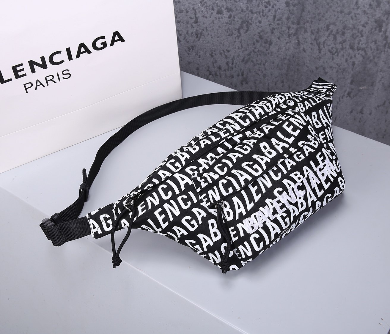 超スーパーコピー後払い国内発送 Balenciaga バレンシアガ バッグ 実物の写真 N品代引き対応送料無料安全必ず届く信用できるサイト