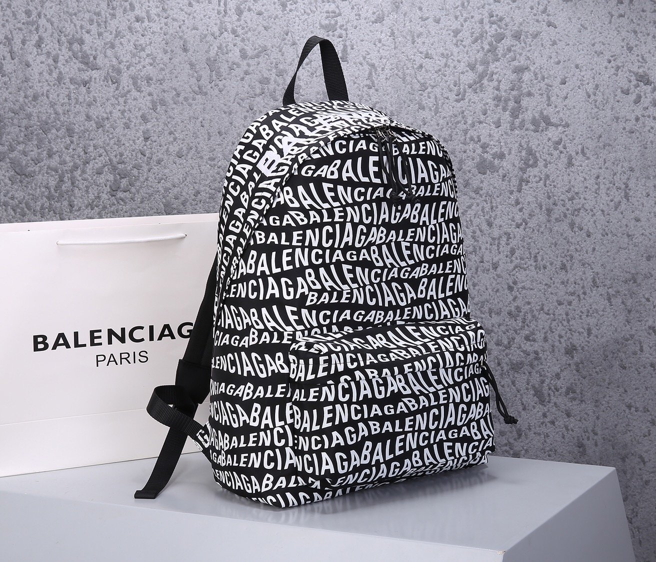 超スーパーコピー後払い国内発送 Balenciaga バレンシアガ バッグ 実物の写真 N品代引き対応送料無料安全必ず届く信用できるサイト