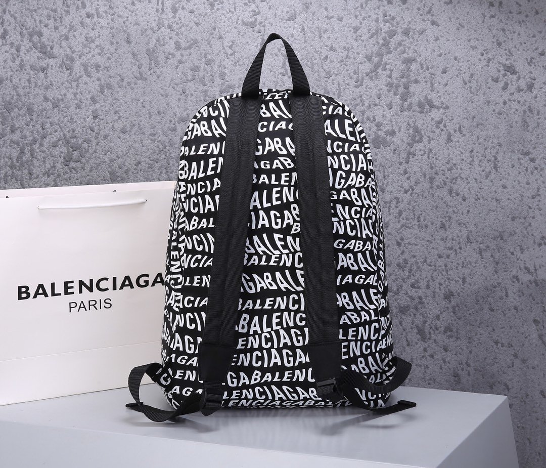 超スーパーコピー後払い国内発送 Balenciaga バレンシアガ バッグ 実物の写真 N品代引き対応送料無料安全必ず届く信用できるサイト