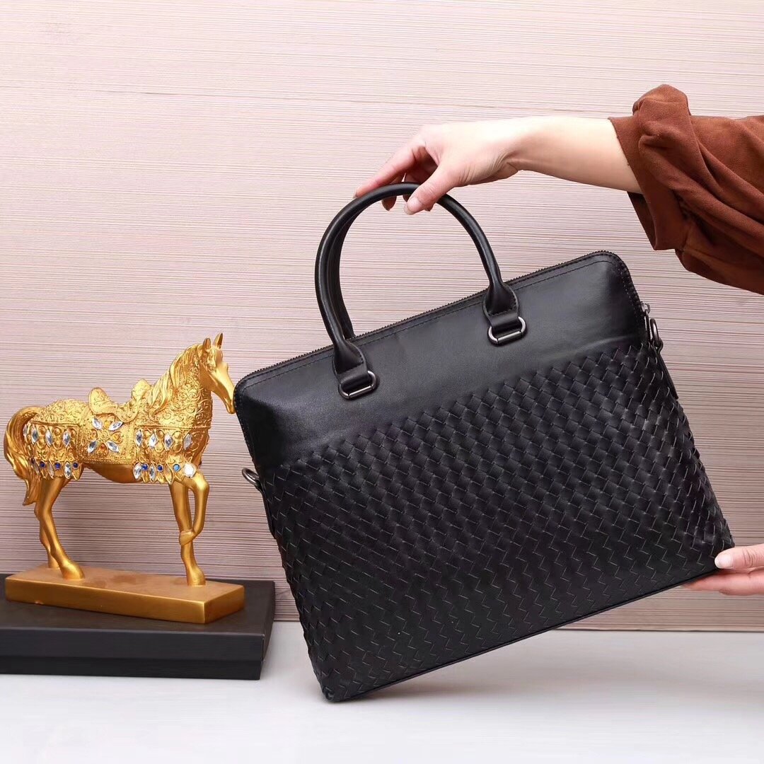 スーパーコピー代引き対応 ボッテガ・ヴェネタ  Bottega Veneta バッグ 実物の写真 N品後払い国内発送送料無料安全必ず届く信用できるサイト