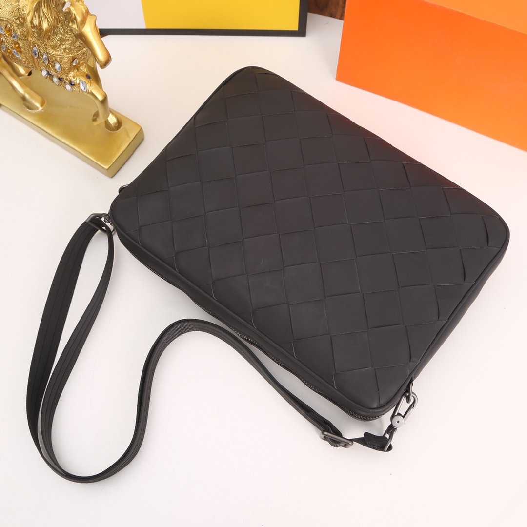 スーパーコピー代引き対応 ボッテガ・ヴェネタ  Bottega Veneta バッグ 実物の写真 N品後払い国内発送送料無料安全必ず届く信用できるサイト
