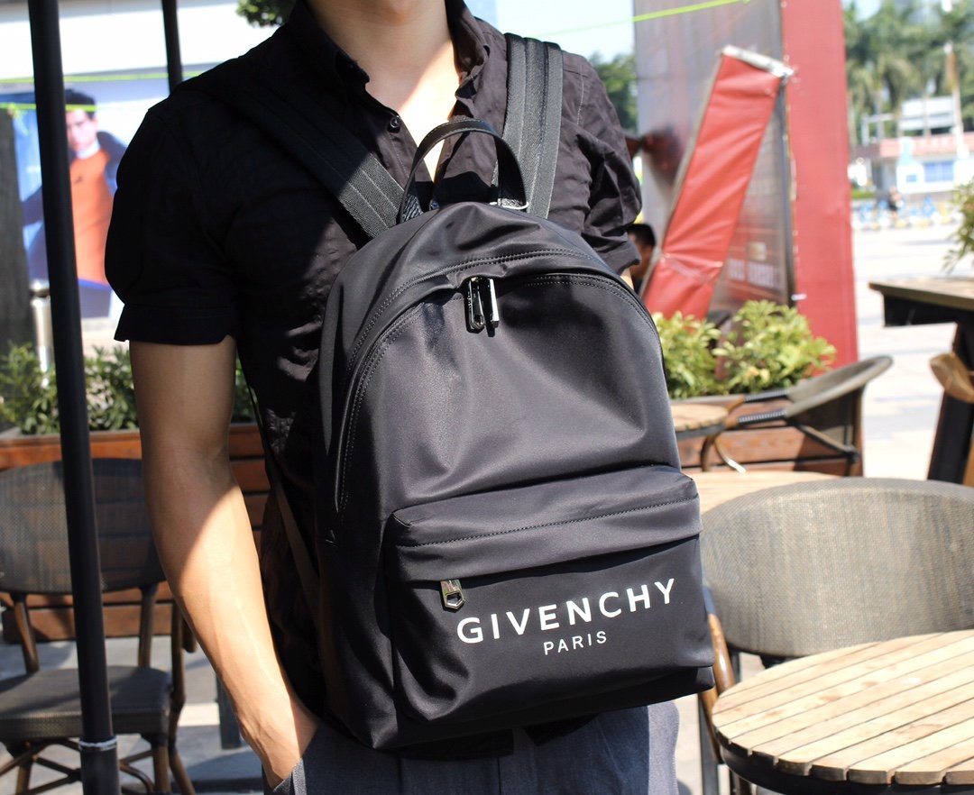 送料無料ジバンシー Givenchy バッグ実物の写真スーパーコピーN品代引き対応国内発送後払い安全必ず届く人気サイト