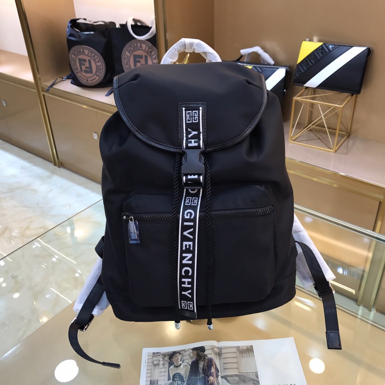 送料無料ジバンシー Givenchy バッグ実物の写真スーパーコピーN品代引き対応国内発送後払い安全必ず届く人気サイト