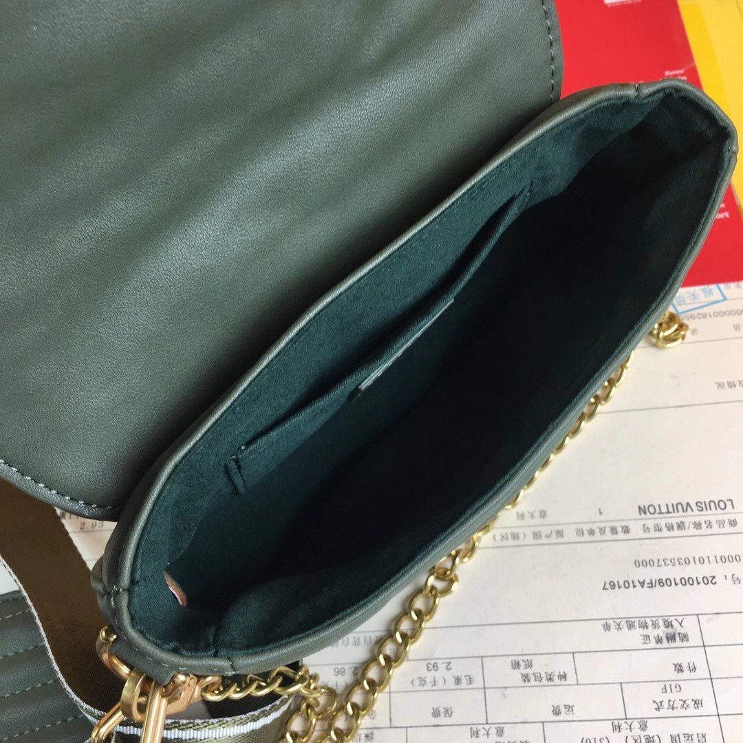 送料無料新入荷ルイヴィトンLouis Vuittonショルダーバッグ スーパーコピー財布代引き可能国内発送後払い安全必ず届く信用できるサイト