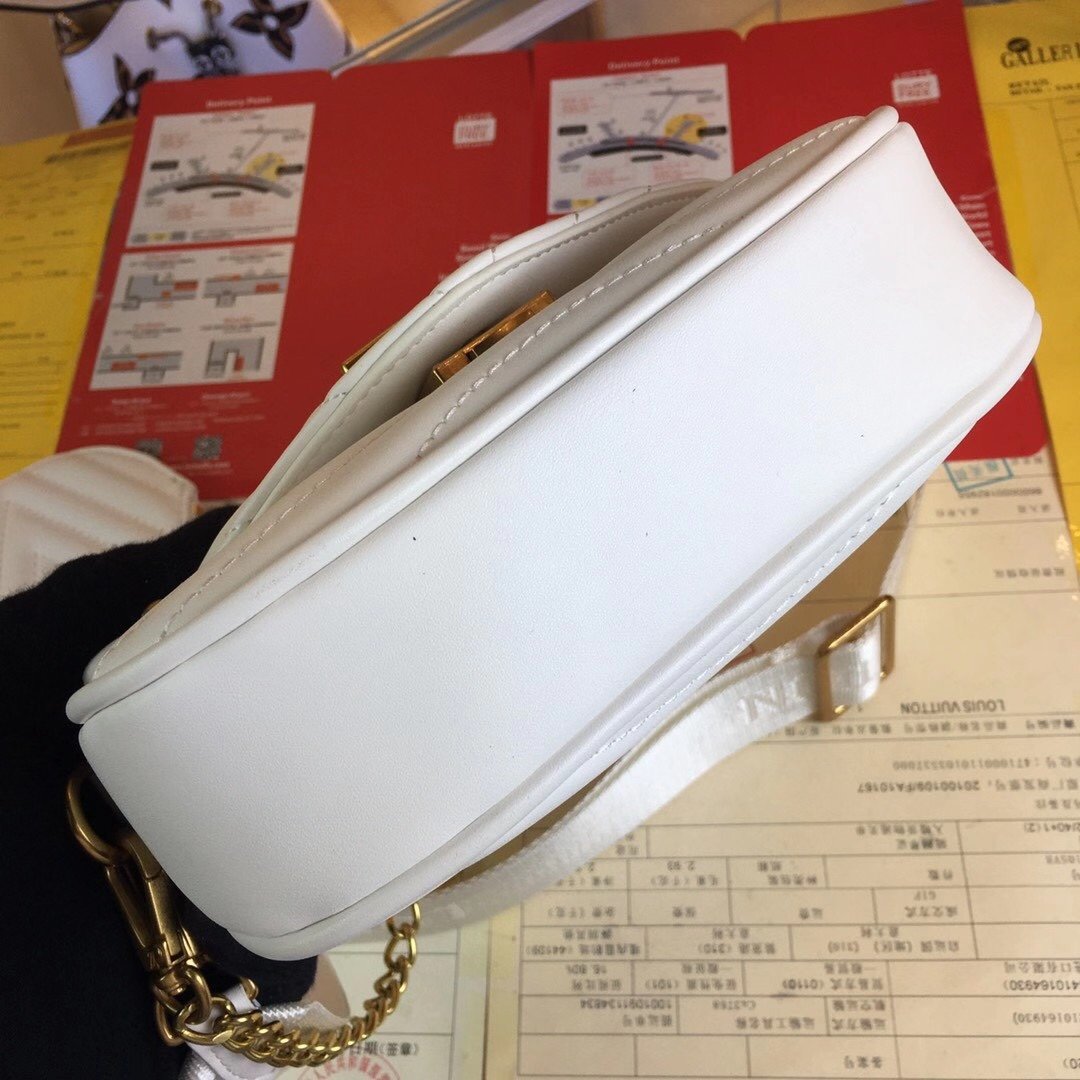 送料無料新入荷ルイヴィトンLouis Vuittonショルダーバッグ スーパーコピー財布代引き可能国内発送後払い安全必ず届く信用できるサイト