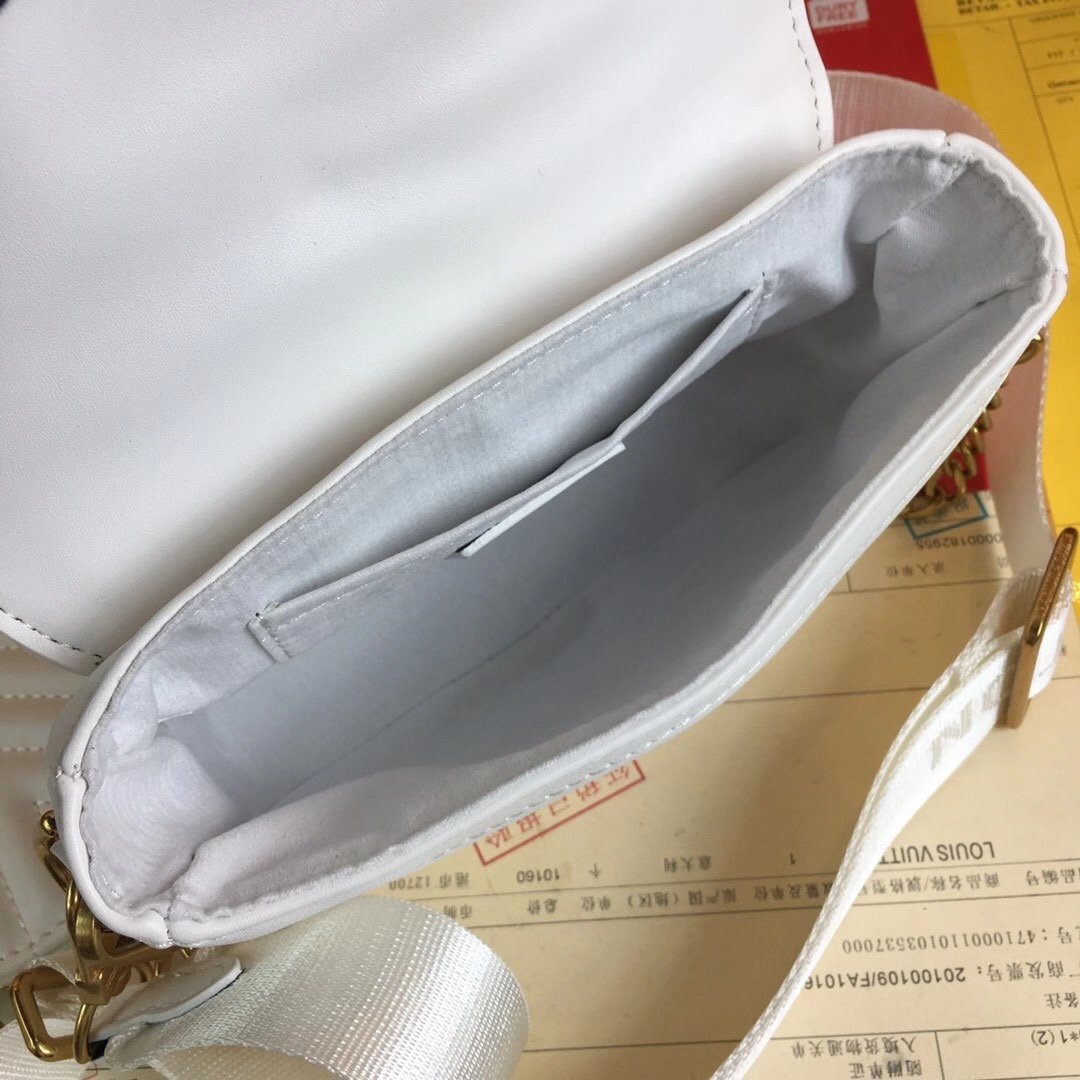 送料無料新入荷ルイヴィトンLouis Vuittonショルダーバッグ スーパーコピー財布代引き可能国内発送後払い安全必ず届く信用できるサイト