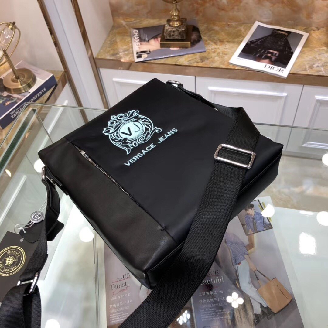 偽物おすすめ口コミVersace ヴェルサーチ 実物の写真スーパーコピーバッグN品代引き対応国内発送後払い安全必ず届く人気サイト