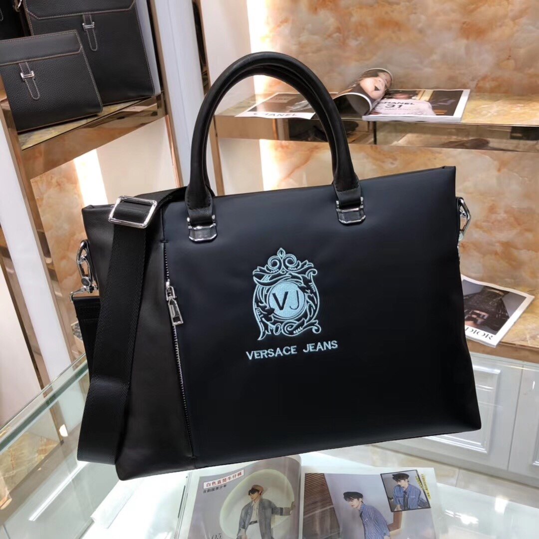 偽物おすすめ口コミVersace ヴェルサーチ 実物の写真スーパーコピーバッグN品代引き対応国内発送後払い安全必ず届く人気サイト