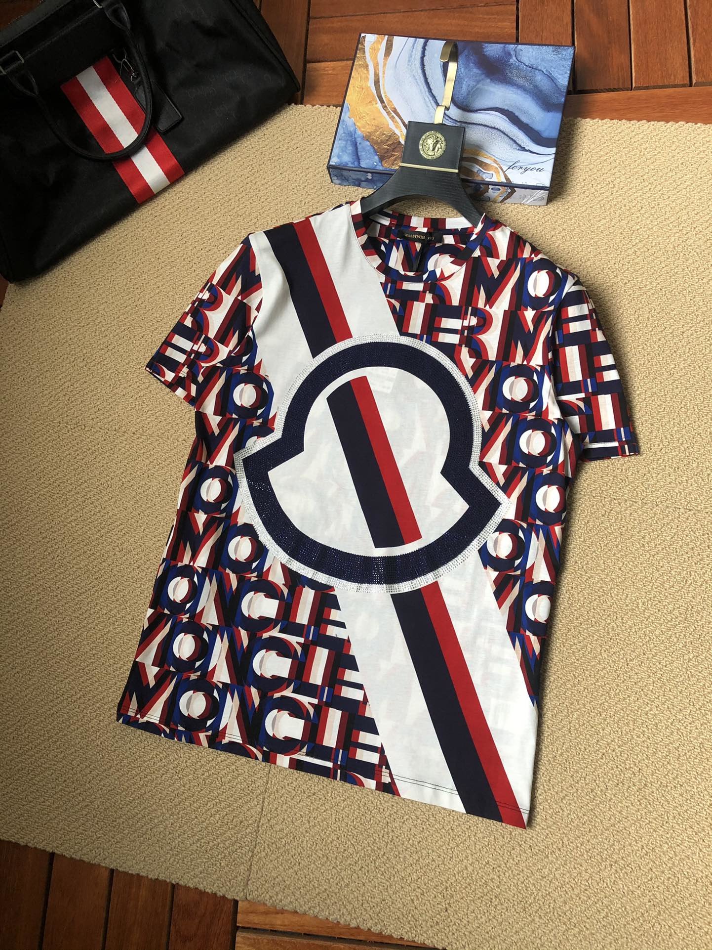 国内発送後払いモンクレール Moncler 半袖 メンズ/レディース Tシャツ 実物の写真 スーパーコピーTシャツN品代引き対応送料無料安全必ず届く信用できるサイト