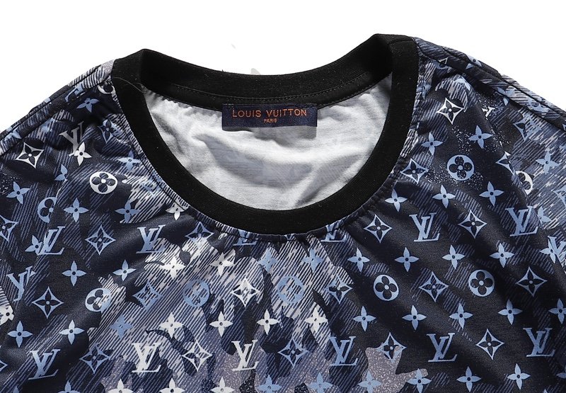 絶大な人気を誇るルイヴィトン Louis Vuitton 半袖 メンズ/レディース 実物の写真 スーパーコピーTシャツ代引き対応国内発送後払い送料無料安全必ず届く信用できるサイト