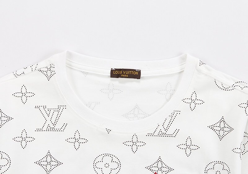 絶大な人気を誇るルイヴィトン Louis Vuitton 半袖 メンズ/レディース 実物の写真 スーパーコピーTシャツ代引き対応国内発送後払い送料無料安全必ず届く信用できるサイト