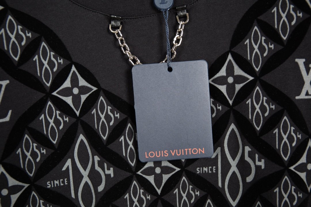 絶大な人気を誇るルイヴィトン Louis Vuitton 半袖 メンズ/レディース 実物の写真 スーパーコピーTシャツ代引き対応国内発送後払い送料無料安全必ず届く信用できるサイト