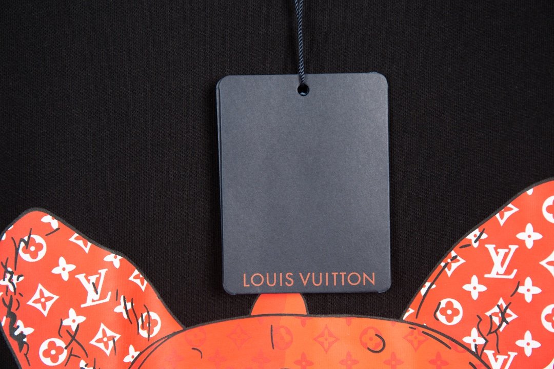 絶大な人気を誇るルイヴィトン Louis Vuitton 半袖 メンズ/レディース 実物の写真 スーパーコピーTシャツ代引き対応国内発送後払い送料無料安全必ず届く信用できるサイト