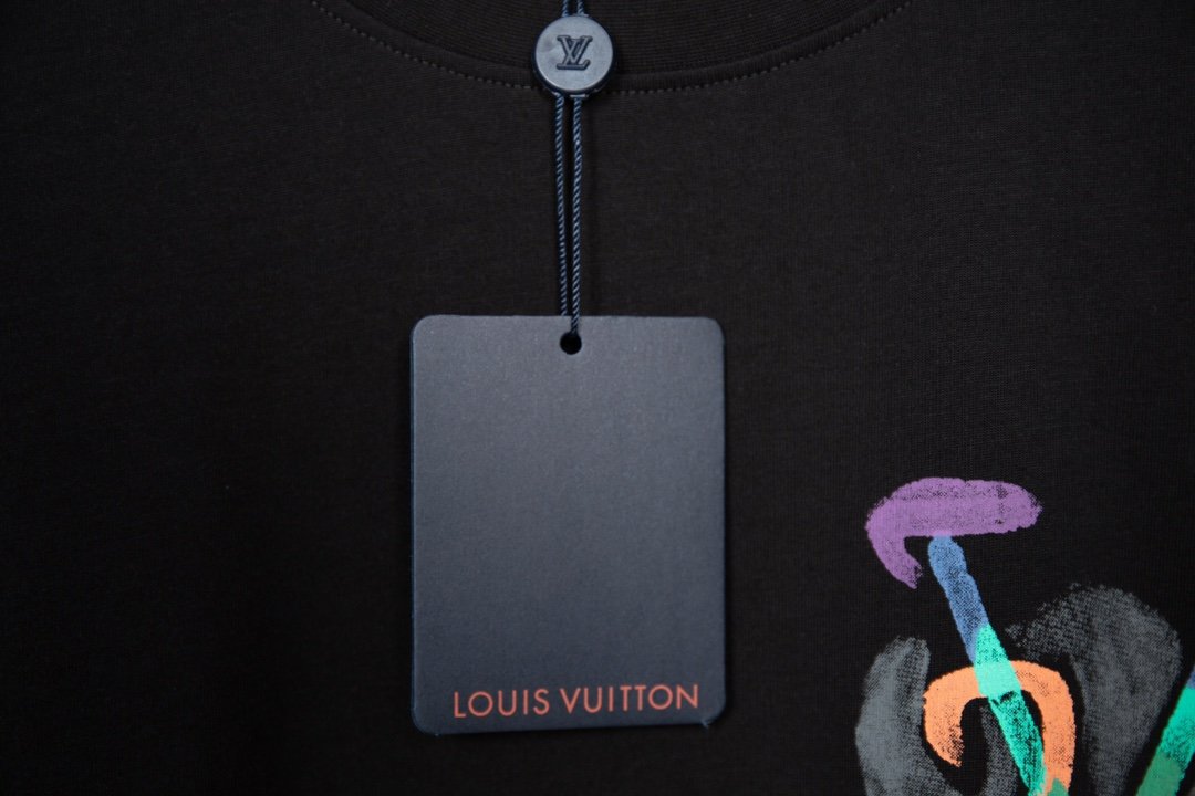 絶大な人気を誇るルイヴィトン Louis Vuitton 半袖 メンズ/レディース 実物の写真 スーパーコピーTシャツ代引き対応国内発送後払い送料無料安全必ず届く信用できるサイト