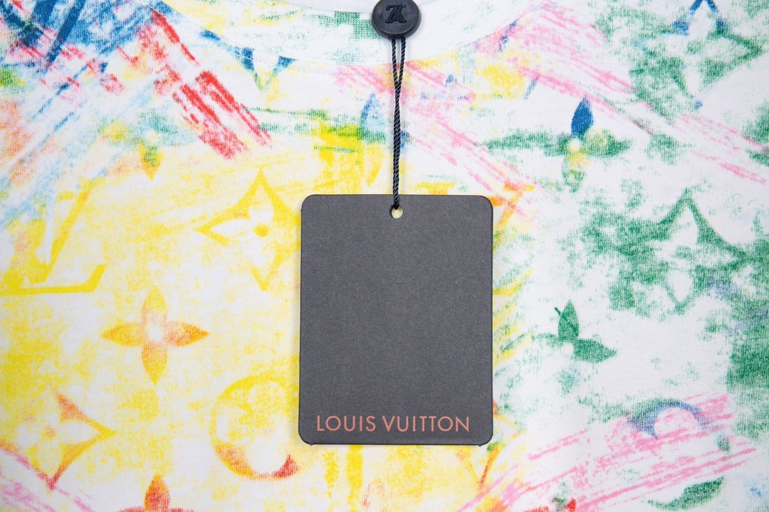 絶大な人気を誇るルイヴィトン Louis Vuitton 半袖 メンズ/レディース 実物の写真 スーパーコピーTシャツ代引き対応国内発送後払い送料無料安全必ず届く信用できるサイト