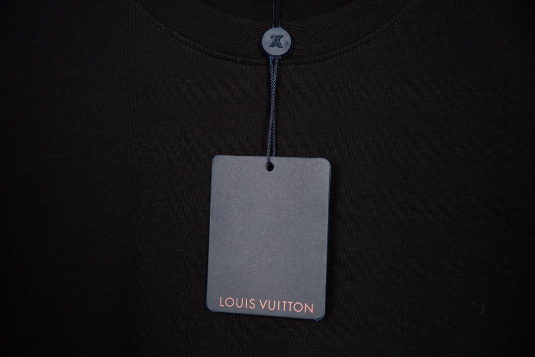 絶大な人気を誇るルイヴィトン Louis Vuitton 半袖 メンズ/レディース 実物の写真 スーパーコピーTシャツ代引き対応国内発送後払い送料無料安全必ず届く信用できるサイト