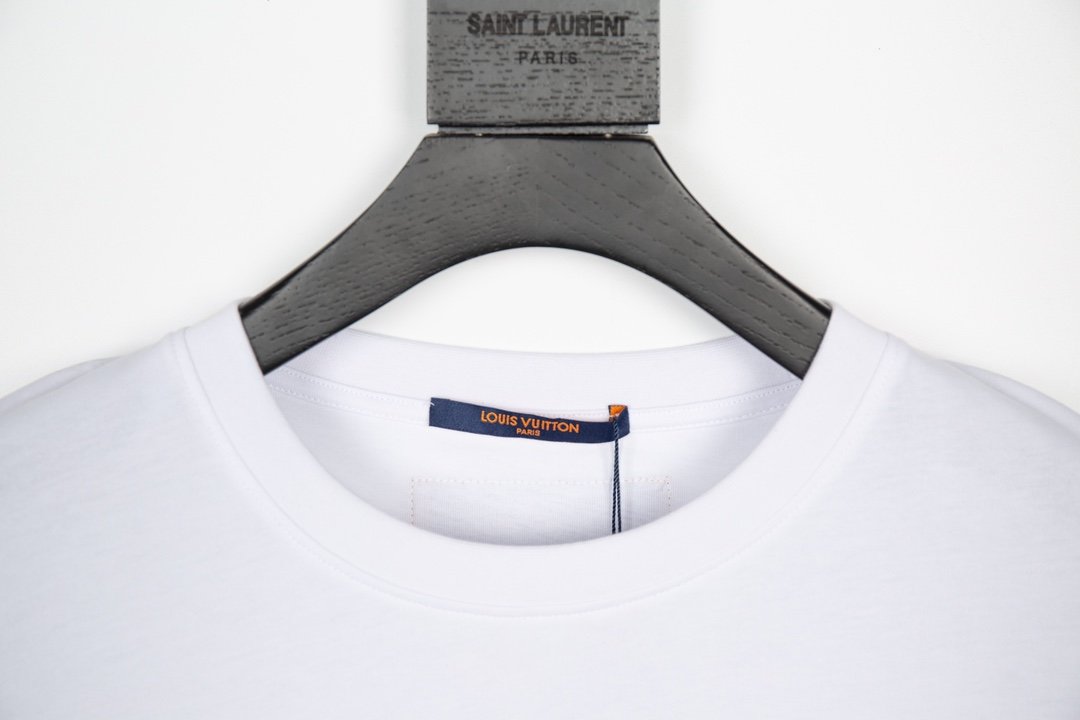 絶大な人気を誇るルイヴィトン Louis Vuitton 半袖 メンズ/レディース 実物の写真 スーパーコピーTシャツ代引き対応国内発送後払い送料無料安全必ず届く信用できるサイト