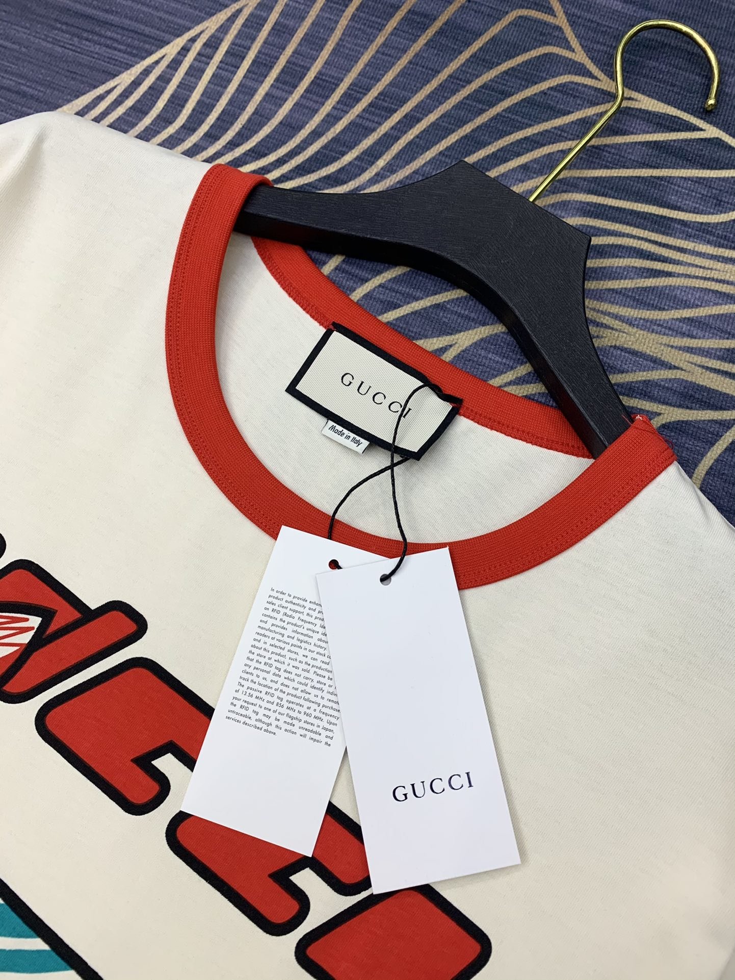 人気が爆発 Gucci グッチ Tシャツ メンズ/レディース ラウンドネック半袖  実物の写真 スーパーコピーN品代引き対応国内発送後払い送料無料安全必ず届く信用できるサイト