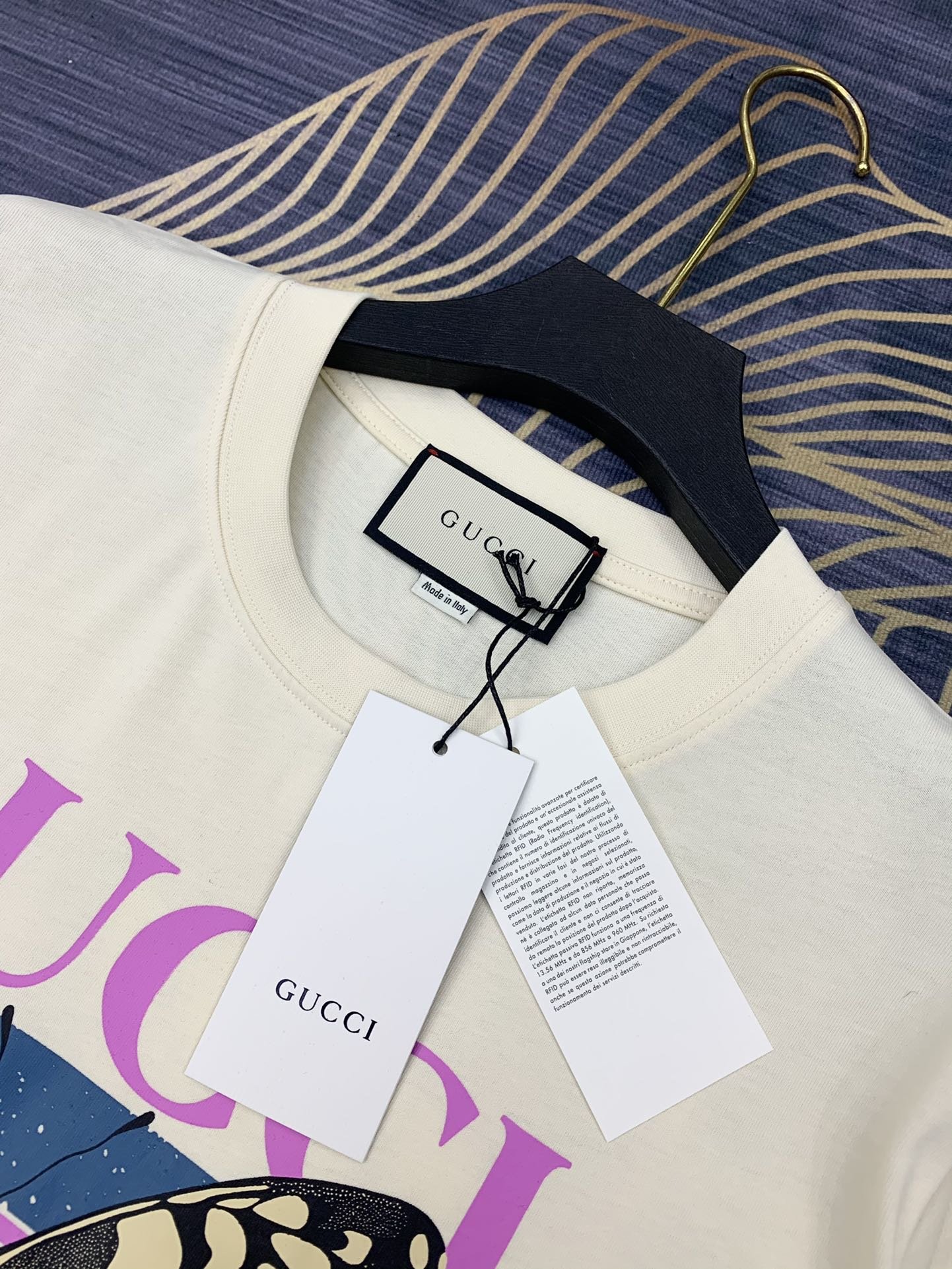 人気が爆発 Gucci グッチ Tシャツ メンズ/レディース ラウンドネック半袖  実物の写真 スーパーコピーN品代引き対応国内発送後払い送料無料安全必ず届く信用できるサイト