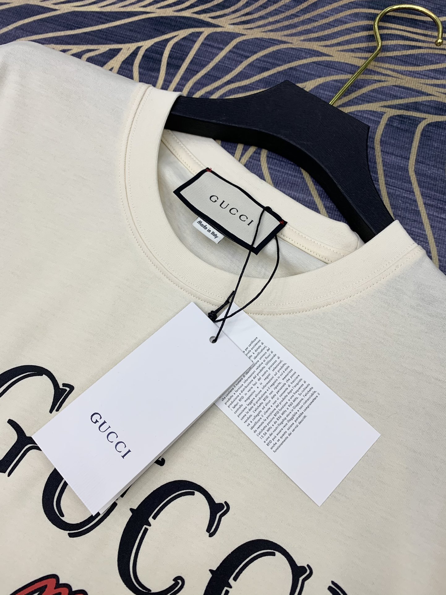 人気が爆発 Gucci グッチ Tシャツ メンズ/レディース ラウンドネック半袖  実物の写真 スーパーコピーN品代引き対応国内発送後払い送料無料安全必ず届く信用できるサイト