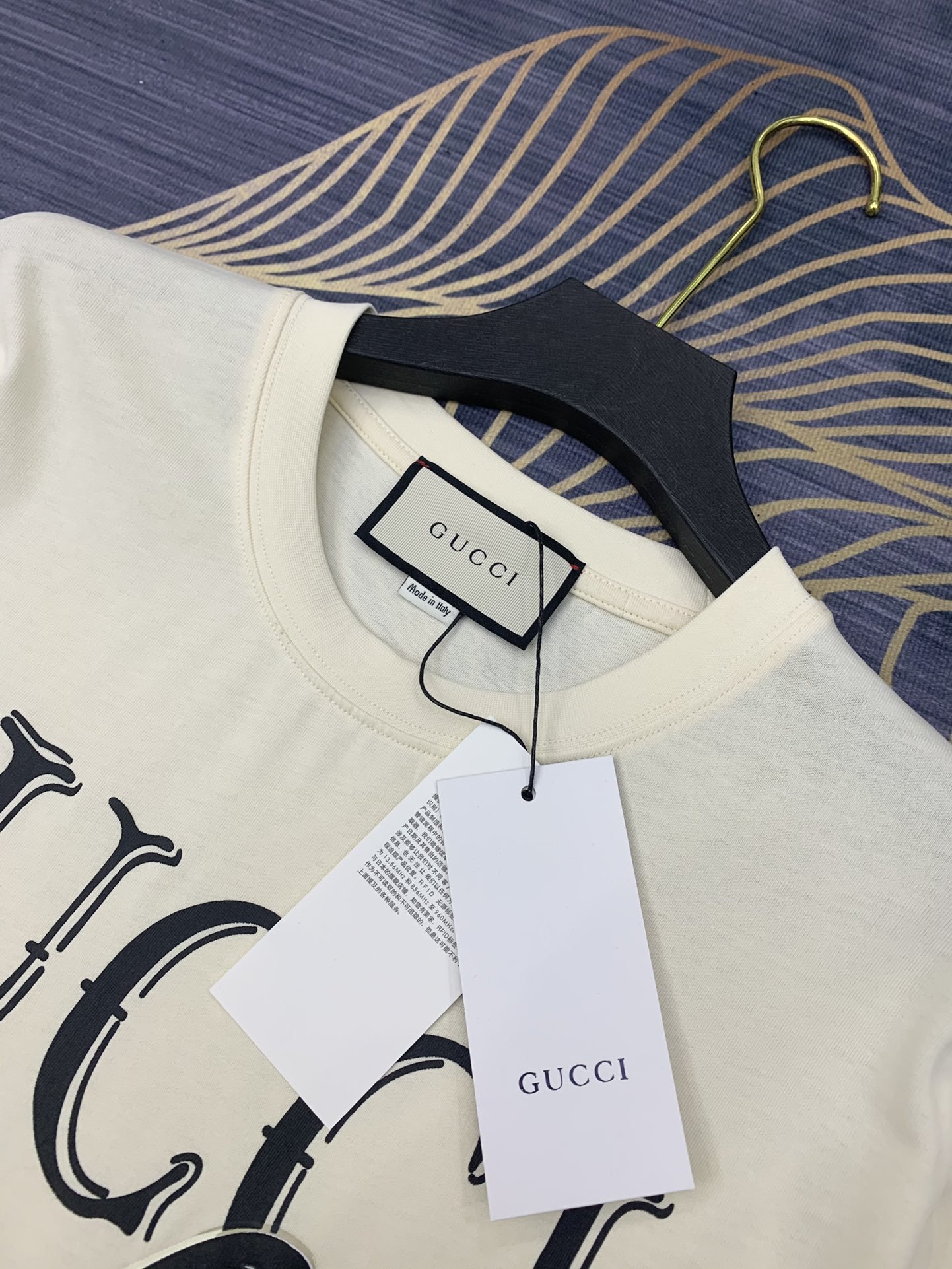 人気が爆発 Gucci グッチ Tシャツ メンズ/レディース ラウンドネック半袖  実物の写真 スーパーコピーN品代引き対応国内発送後払い送料無料安全必ず届く信用できるサイト