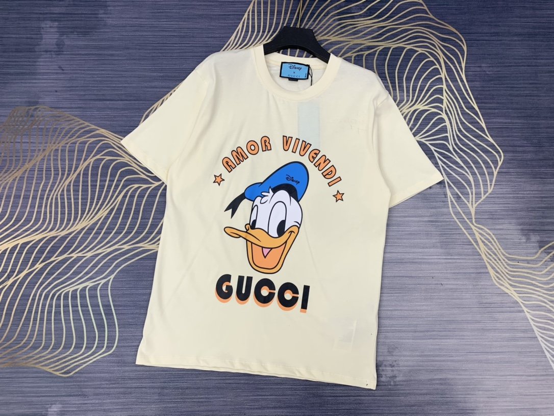 人気が爆発 Gucci グッチ Tシャツ メンズ/レディース ラウンドネック半袖  実物の写真 スーパーコピーN品代引き対応国内発送後払い送料無料安全必ず届く信用できるサイト